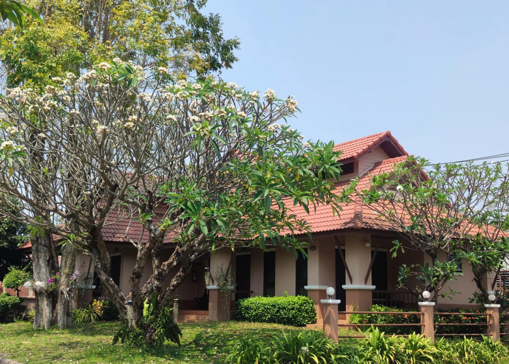Areena Resort And Hotel Uttaradit Exterior foto